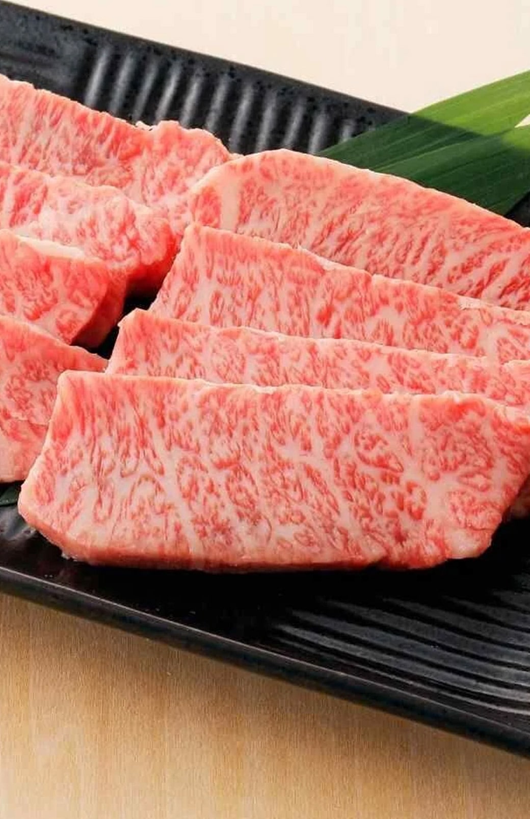 国内産の高品質で<br />
美味しいお肉だけを販売